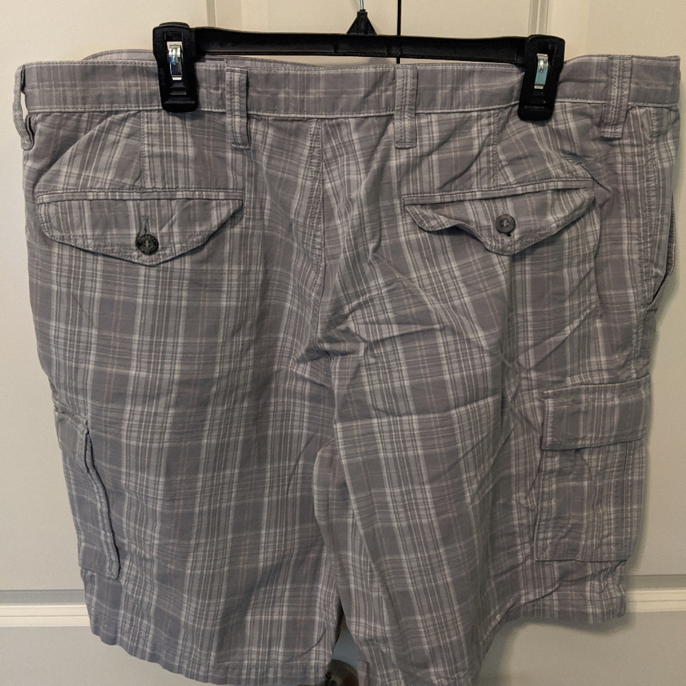 👣Dockers Grey and White Plaid Cargo Shorts - Picture 2 of 5